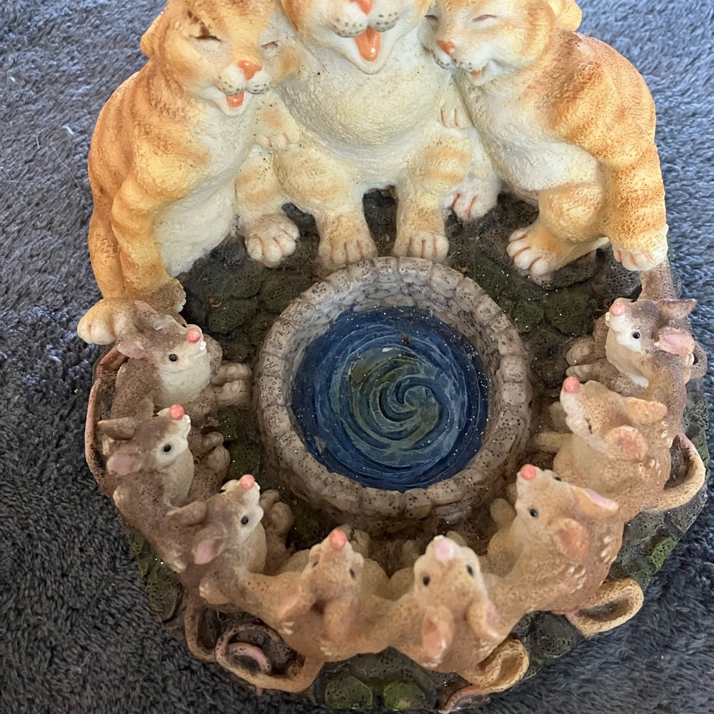 Charming Animal Circle Figurine - Tan and Cream Cats and Mice summit accents.